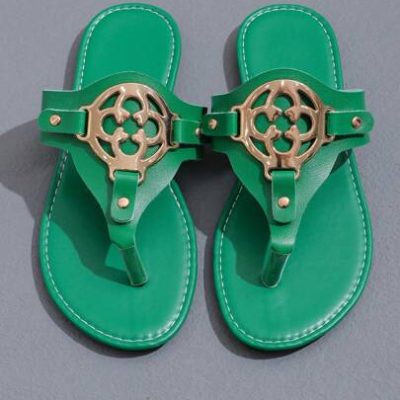 1 Pair Of Green Roman Sandals For Girls In Big Size With PU And Metal Splicing, Hand-Studded With Gold Round Buckle Design, Round Head, Flat, Toe…