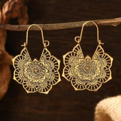 1pair Bohemian Vintage Hollow Out Carved Flower Earrings