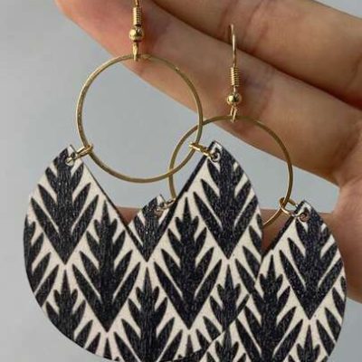 1pair Fashionable Wooden Leaf Shaped Earrings For Women