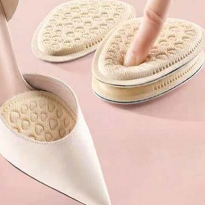 1pair Soft Round Toe Anti-pain Insoles With Peach Heart-shaped Cushioning Pad, Non-slip, For High Heels And Casual Shoes