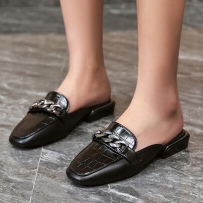 Crocodile Embossed Chain Decor Flat Mules