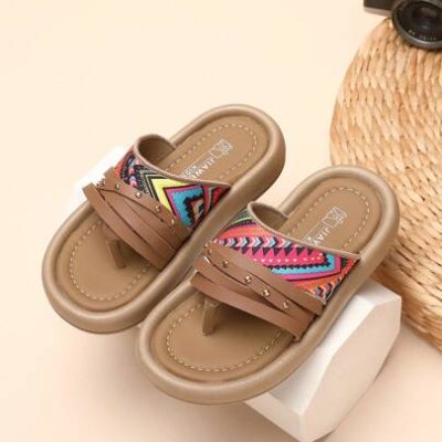 Kids Fashion Slippers Girls Flat Clip Toe Slides Summer Outdoor Leisure Shoes For Mid-Child And Big Child With Rivets Slip-Resistant