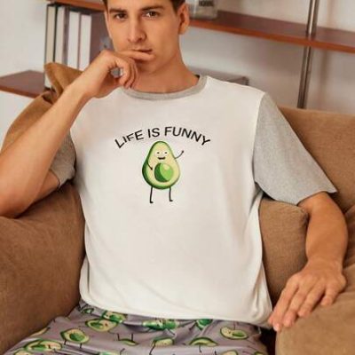 Men Avocado Slogan Print Short Sleeve Top With Color-Block Design And All-Over Print Shorts, Summer Home Suit