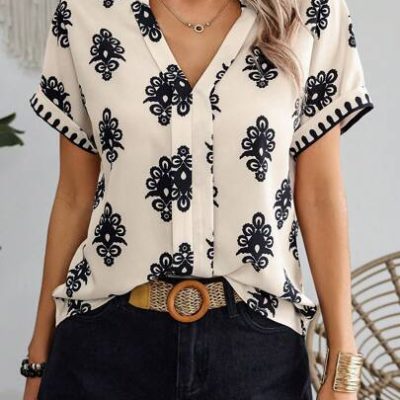 SHEIN LUNE V-Neck Printed Short-Sleeved Shirt For Summer Vacations