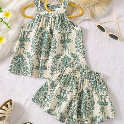 SHEIN Young Girl Woven Print Halter Top And Casual Shorts 2pcs/Set