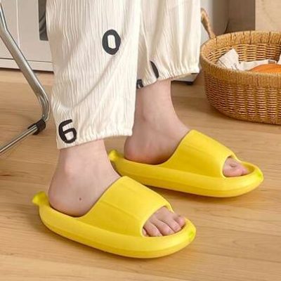 Teenagers Fashionable And Lovely Yellow Banana Slippers, Home Indoor Anti-Slip Thick-Soled Slippers.